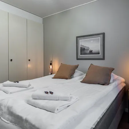 Santa's Star I Near Scv